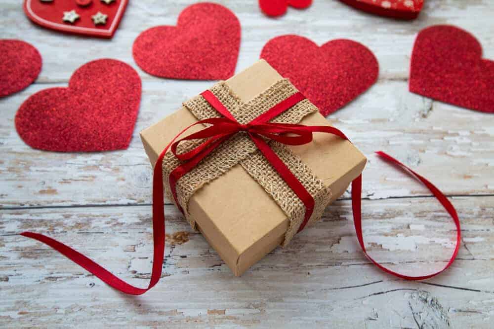 Idée cadeau couple Saint Valentin personnalisé 2023